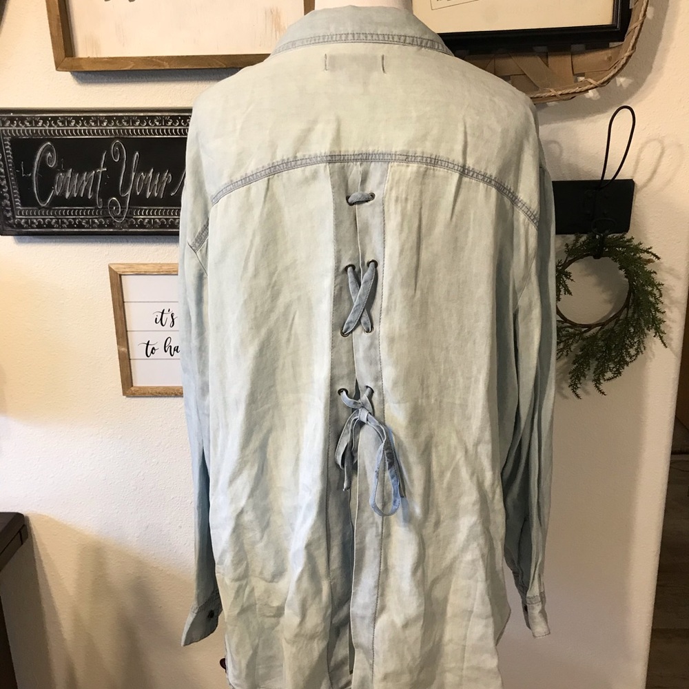 Knox Rose NWT Chambray Shirt